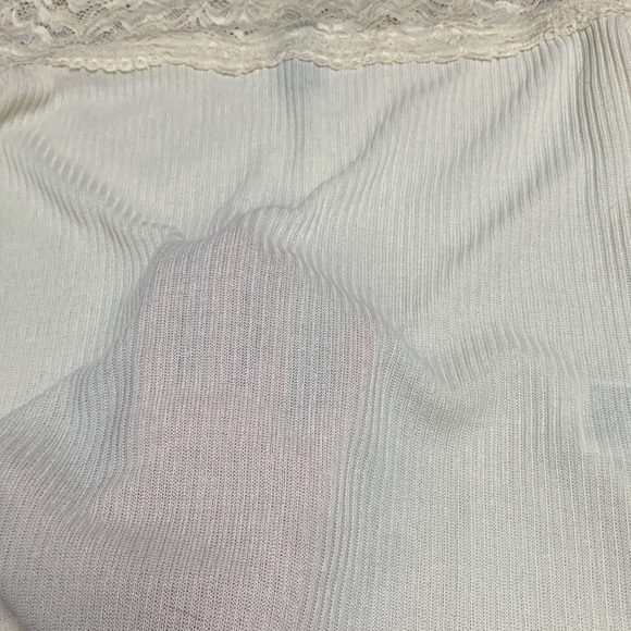 2/$15 H&M White Lace Off the Shoulder Top in Great Condition - Picture 5 of 5